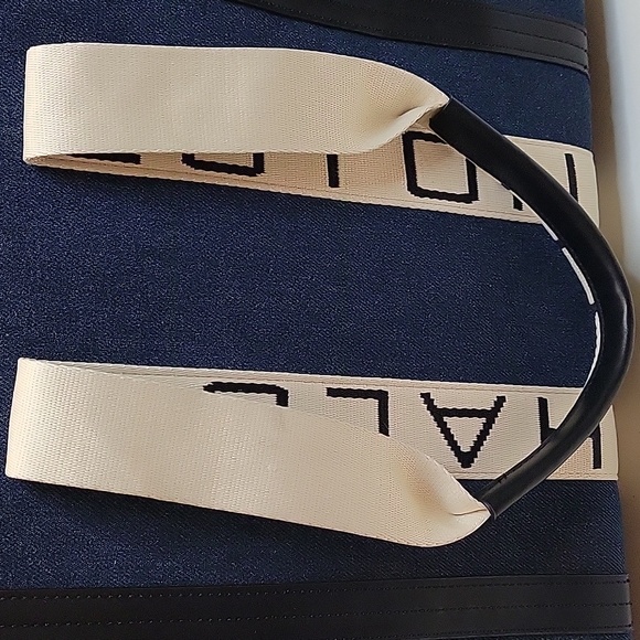 NWT Halston Denim Blue Canvas Tote Bag With Crossbody Strap - Picture 7 of 17